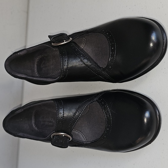 Clarks Bendables Wyld Mambo Mary Janes Black Buckle cutouts Size 8M VGUC Comfort - Picture 3 of 13